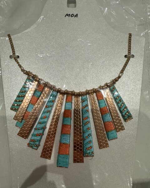 Collier plastron MOA pendentifs