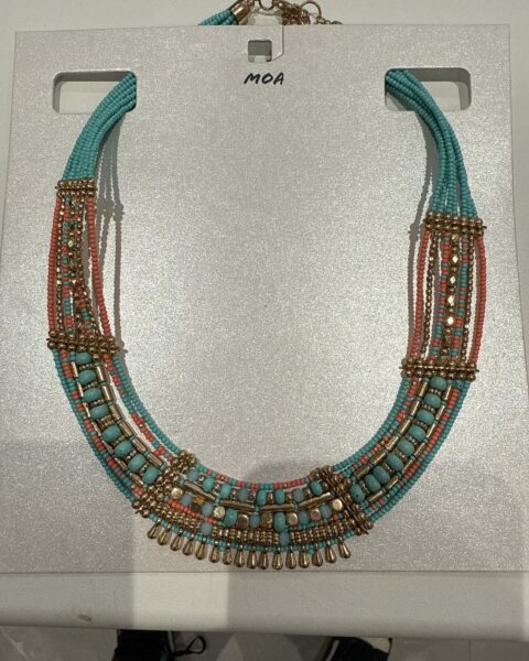 Collier plastron perlé MOA
