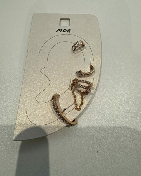 Set de boucles d’oreilles asymétriques – Doré et strass – MOA