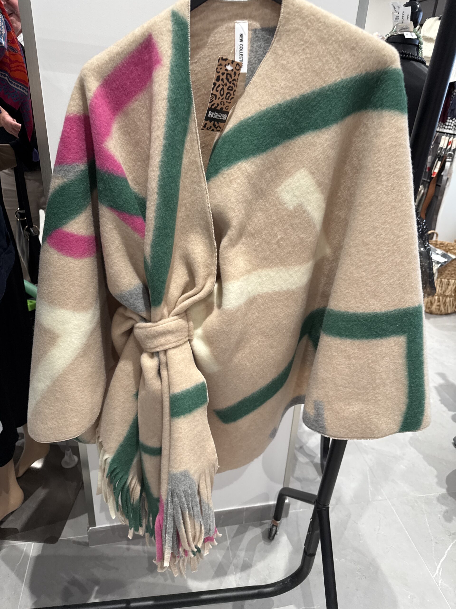 Veste pancho ceinturée à motifs colorés