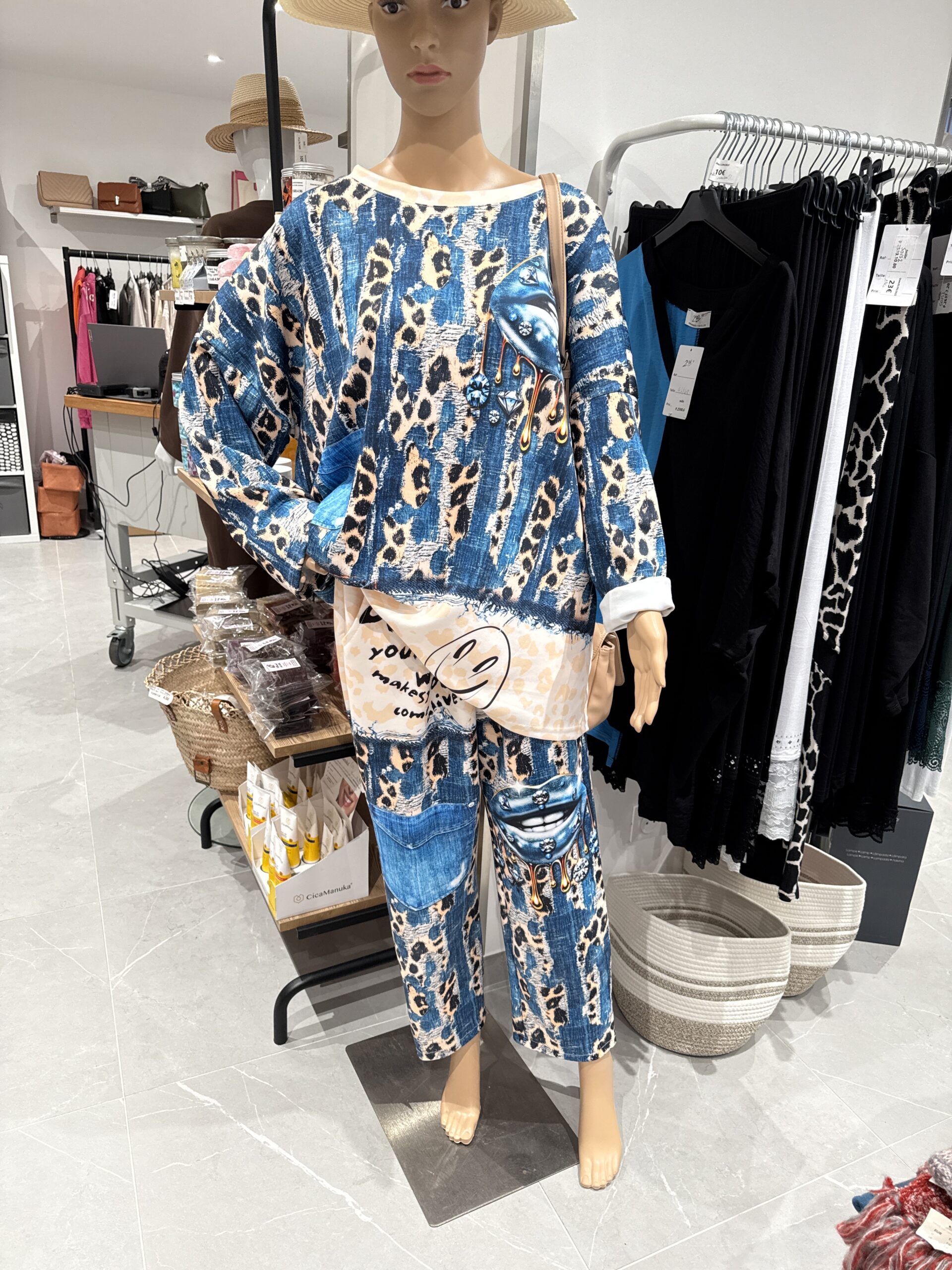 Ensemble intérieur imprimé denim et léopard
