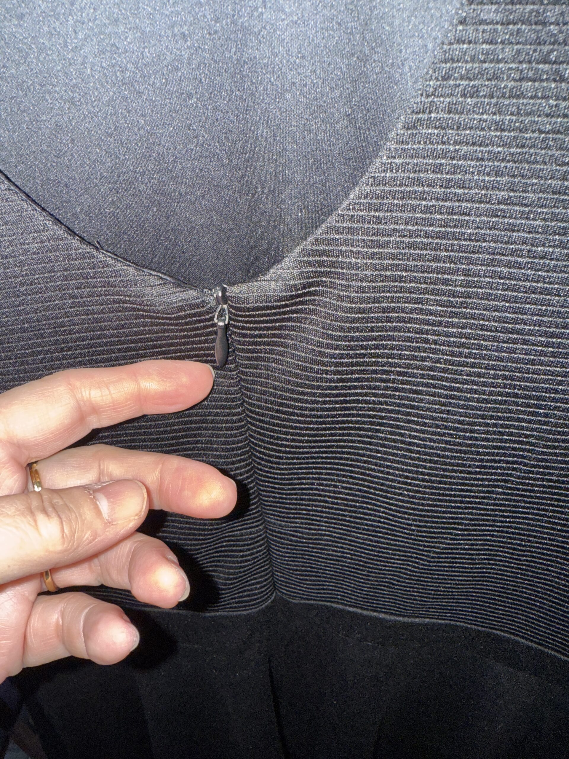 Robe noire cintrée à manches courtes – Camaïeu 🖤 – Image 3