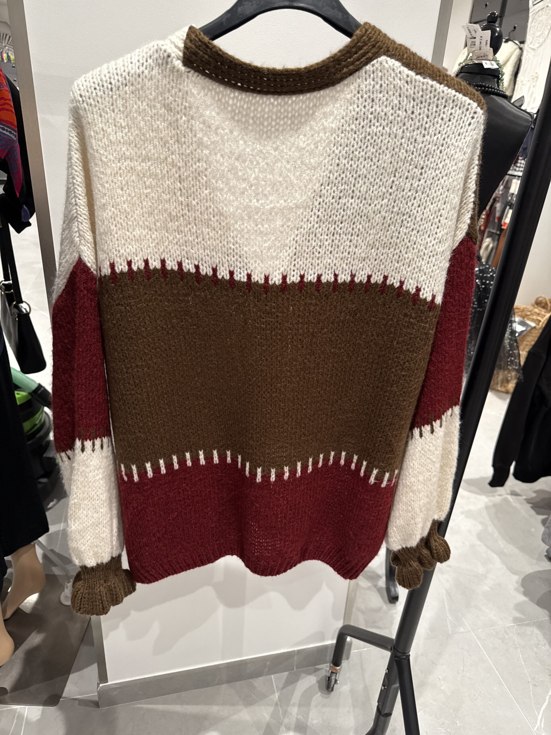 Gilet color block bordeaux, beige et marron – Image 3