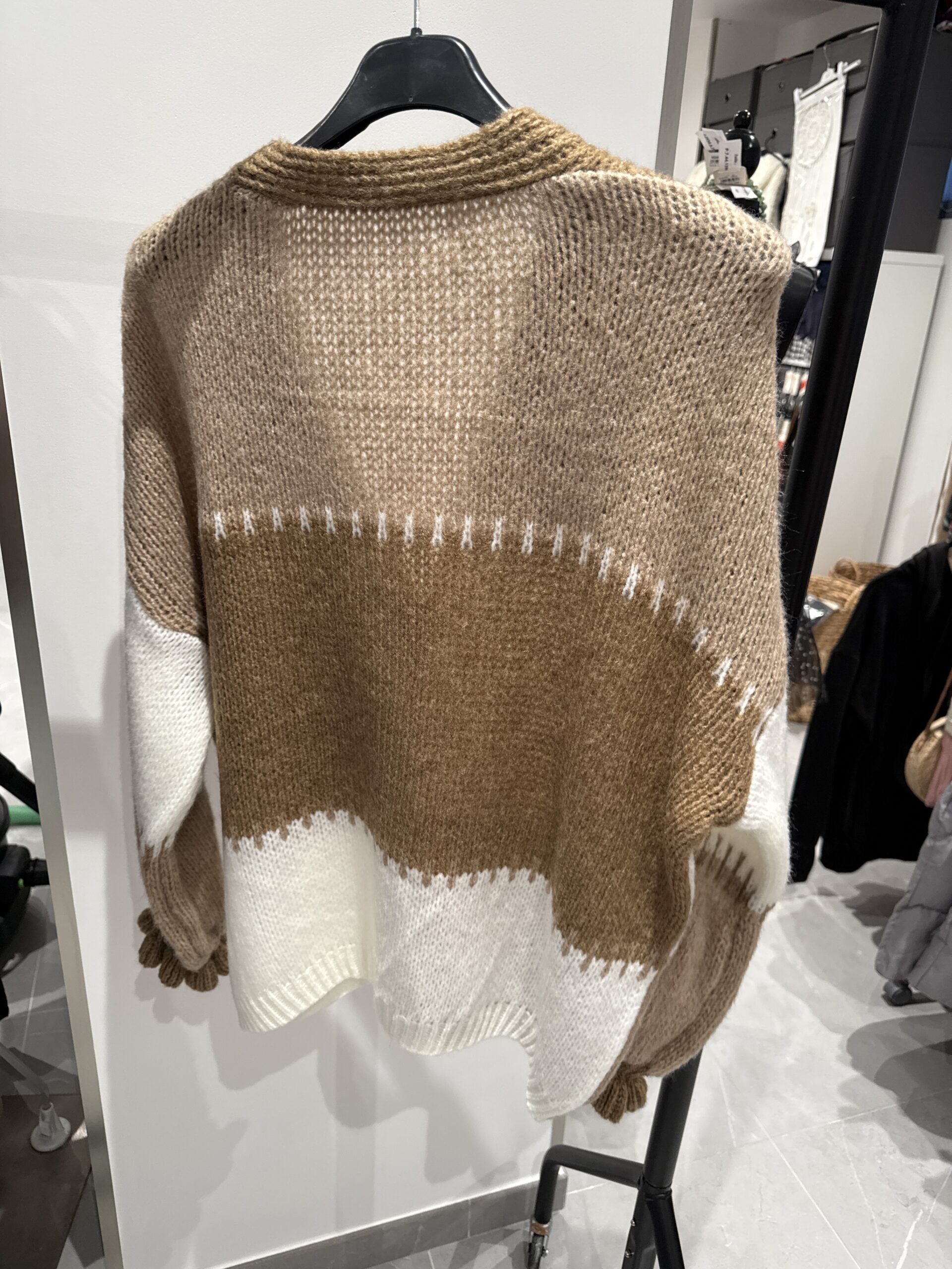 Gilet à blocs de couleurs beige et écru – Image 3
