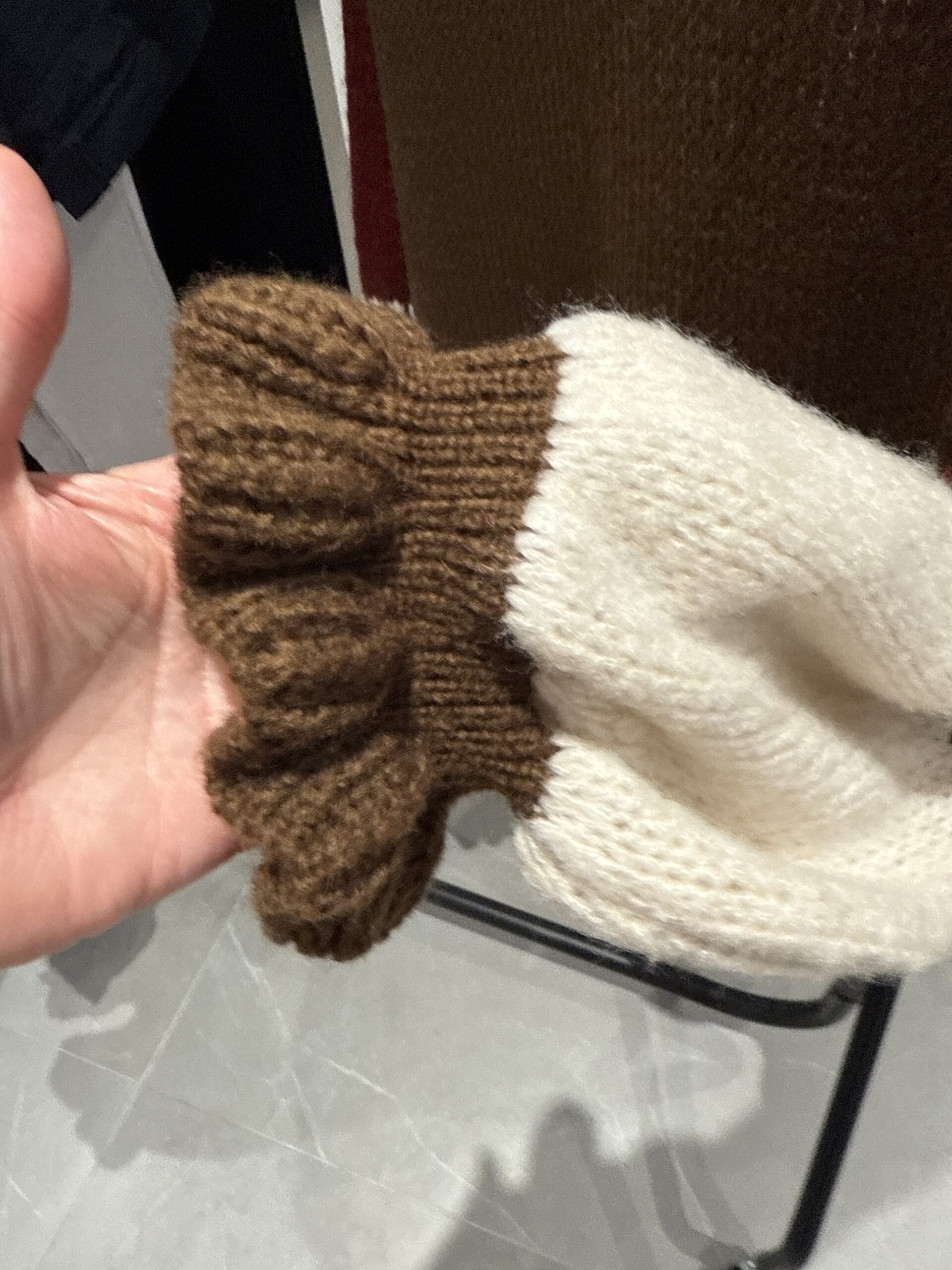 Gilet color block bordeaux, beige et marron – Image 4