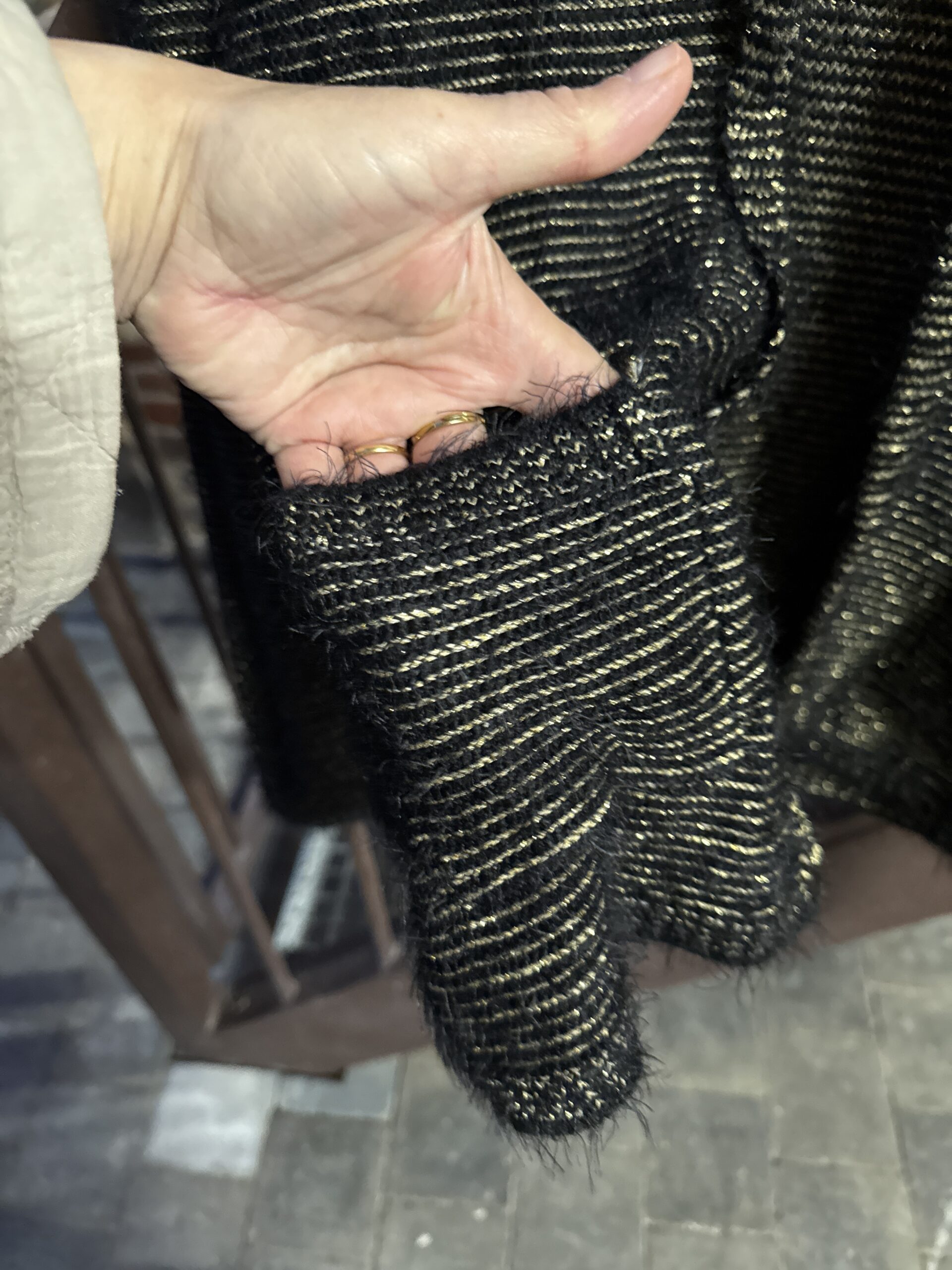 Veste maille fantaisie noire et dorée – Camaïeu ✨ – Image 2