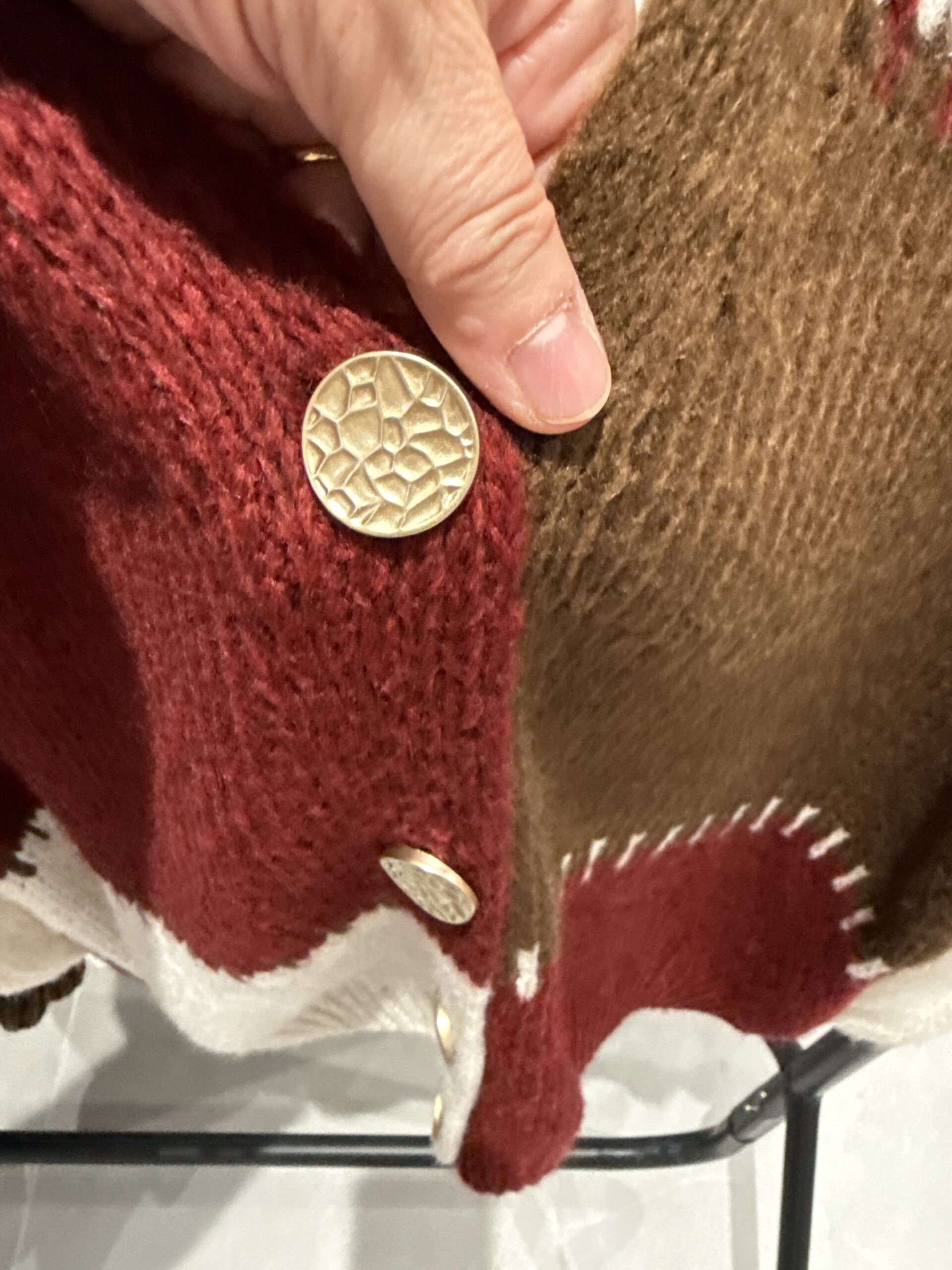 Gilet color block bordeaux, beige et marron – Image 2