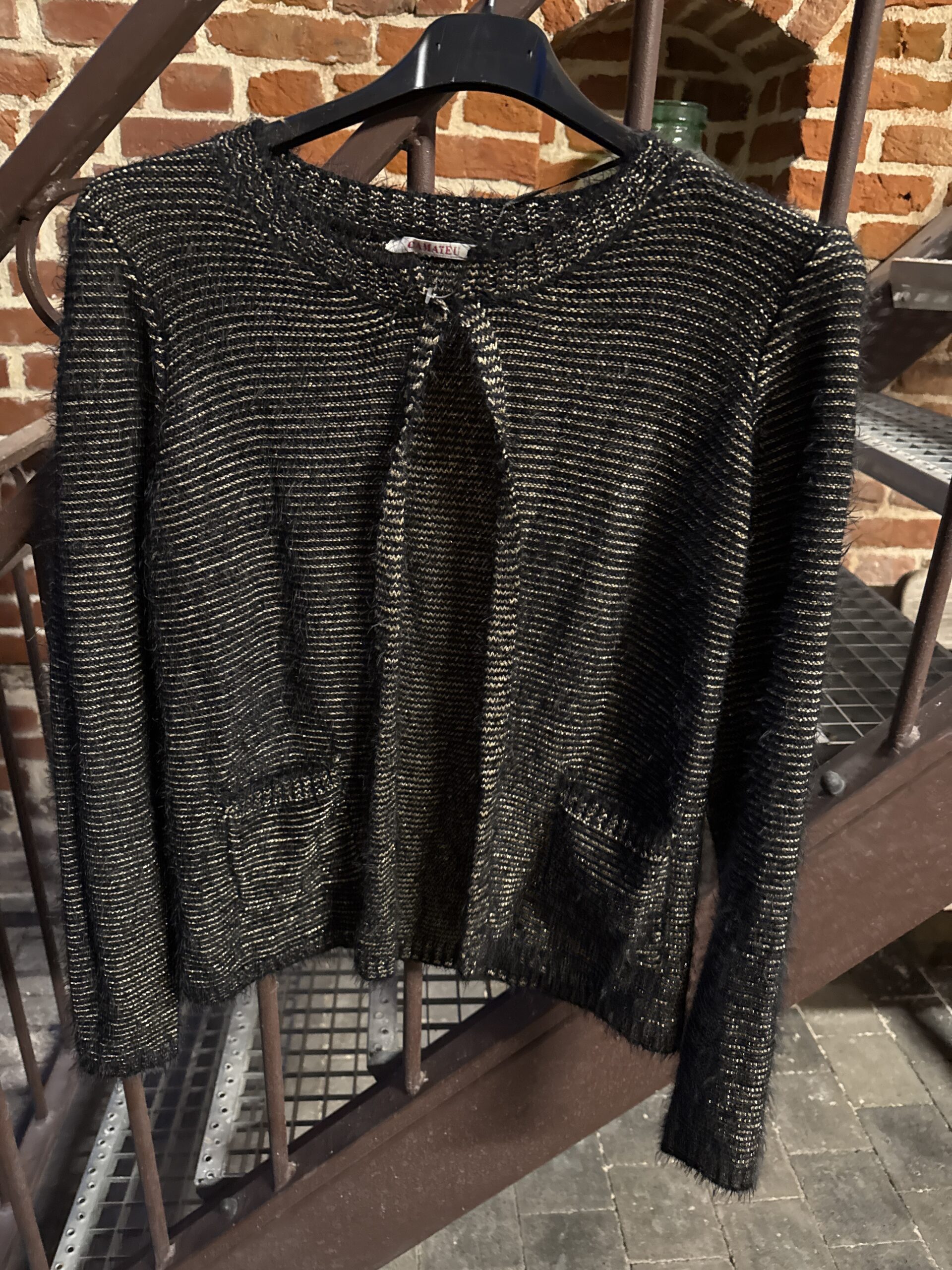 Veste maille fantaisie noire et dorée – Camaïeu ✨